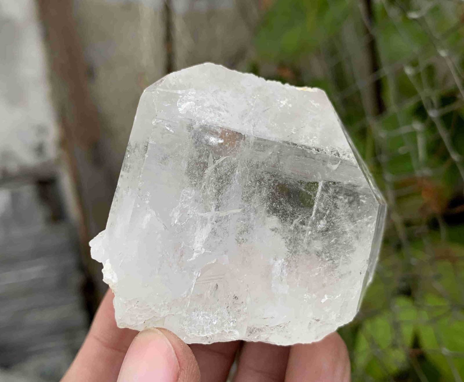 122 Gram Amazing & Clear Natural Quartz Specimen: Title: 122 Gram Amazing & Clear Natural Quartz Specimen Treatment: Natural Weight: 122 Gram Size/Dimensions: 49x42x25 mm Origin: Pakistan Reserve: $15.00 Shipping: Domestic: Flat-rate of $15.00 to any