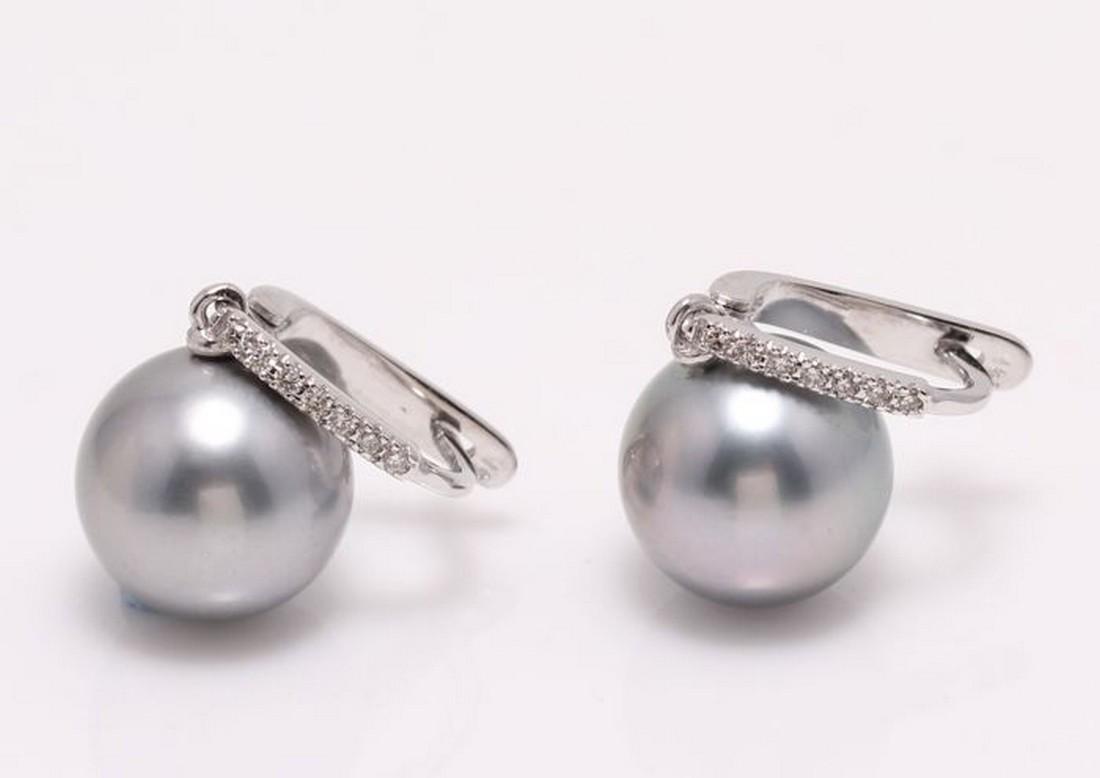 14 kt. White Gold - 11x12mm Round Tahitian Pearls -: Title: 14 kt. White Gold - 11x12mm Round Tahitian Pearls - Earrings - 0.11 ct Additional Information: Emerging from the tropical lagoons of French Polynesia, these pearls have a beautiful natural grey