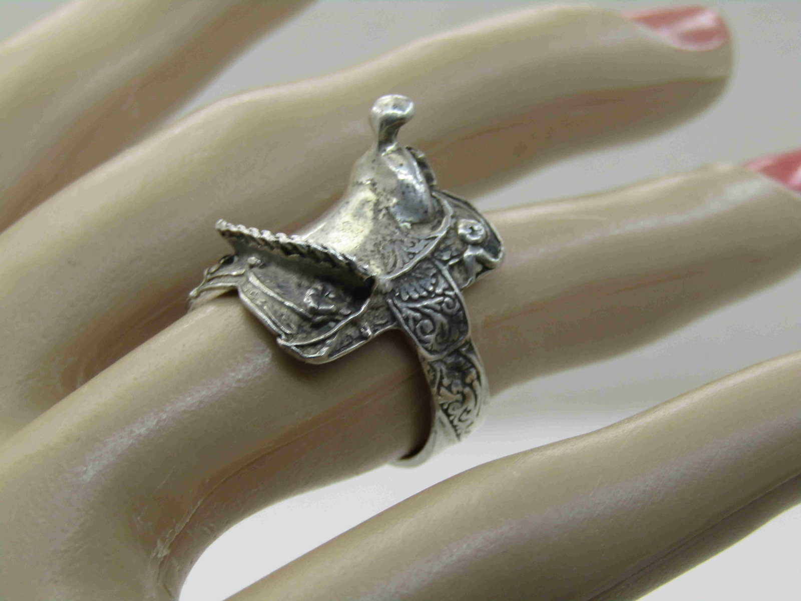 Vintage Sterling Southwestern Saddle Ring, Sz. 7,: Vintage Sterling Southwestern Saddle Ring, Sz. 7, Unisex Ring, appx. 7.31 grams. It is 3/4" down the finger and across the finger with a 5mm wide band around the sides and back of the ring. Post mid-c