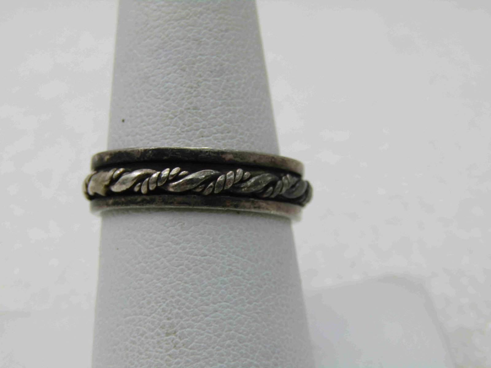 Vintage Sterling Rope Spinner Ring, Size 9, Unisex,: Vintage Sterling Rope Spinner Ring, Size 9, Unisex, Wedding Band, It is 5.5mm wide and the rope accent spinner in the center is appx. 2.5mm. Weight of the ring is appx. 4.95 grams. It is marked .925 a