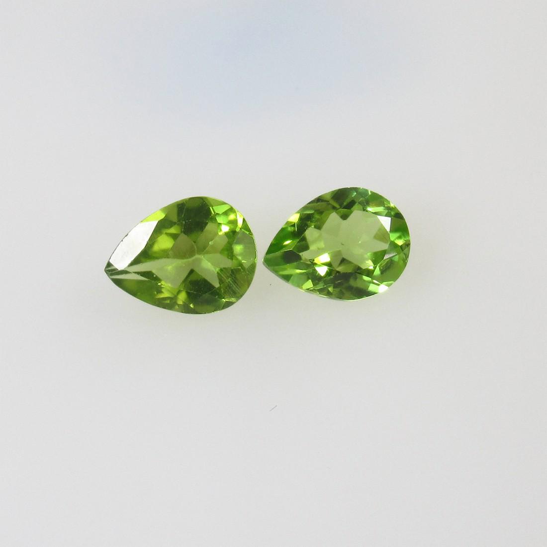 2.29 Ct Natural Pakistan Peridot Pear Pair: No Reserve! Title: 2.29 Ct Natural Pakistan Peridot Pear Pair Stone Clarity: VVS Gemstones: Natural Peridot Carat Weights: 2.29 Size/Dimensions: 8.10 x 6.40 x 3.80 mm / 2 PC's Additional Information: 