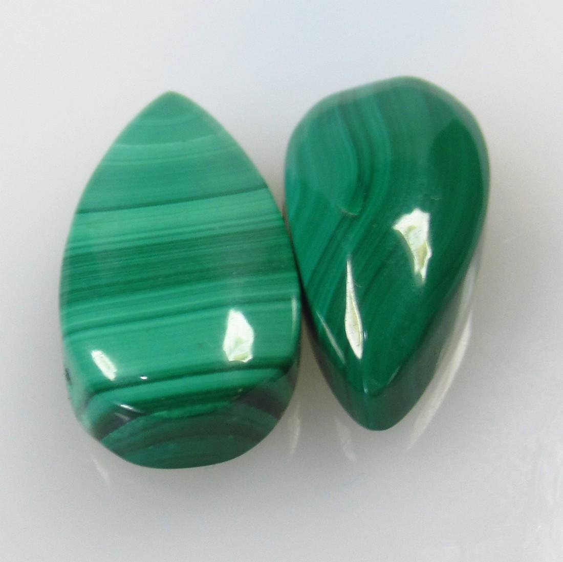24.43 Ctw Natural Green Malachite Pear Pair: No Reserve! Title: 24.43 Ctw Natural Green Malachite Pear Pair Stone Clarity: Opaque Gemstones: Malachite Size/Dimensions: 24.43 Carat Weights: 20.30 x 9.90 x 5.20 mm / 2 PC's Additional Information: