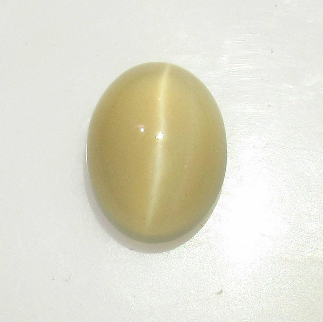 7.88 Ctw Natural Moonstone Oval Cab: No Reserve! Title: 7.88 Ctw Natural Moonstone Oval Cab Stone Clarity: Transparent Gemstones: Moonstone Size/Dimensions: 7.88 Carat Weights: 13.90 x 10.70 x 7.10 mm Additional Information: Nice Oval Ca