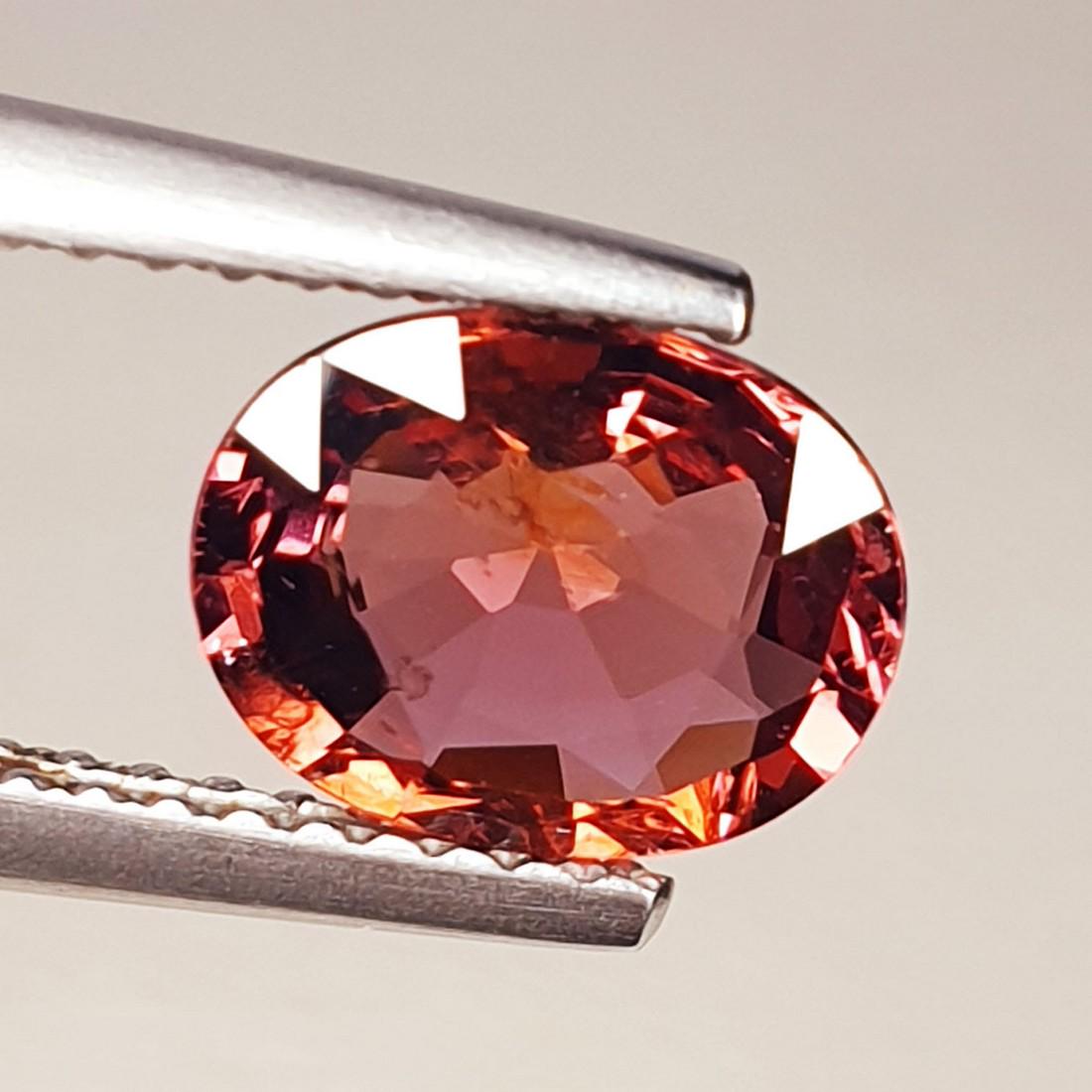 Natural Rhodolite Garnet Oval Cut 1.58 ct: No Reserve! Title: Natural Rhodolite Garnet Oval Cut 1.58 ct Color/Clarity: VVS - VS Gemstones: Gemstones Carat Weights: 1.58 Size/Dimensions: 7.90 x 5.80 x 3.80 Additional Information: Oval - Burma S
