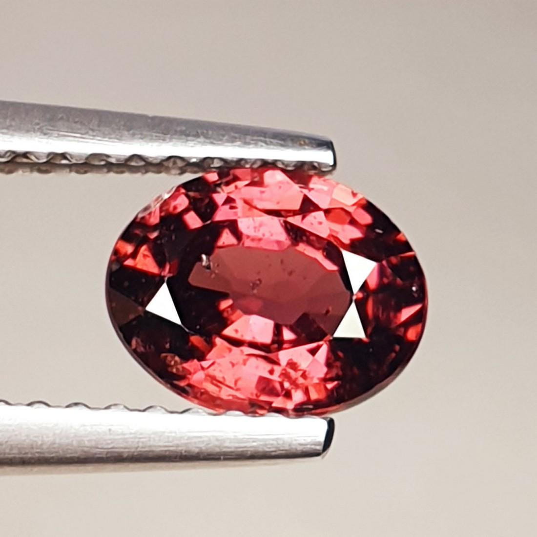 Natural Rhodolite Garnet Oval Cut 1.27 ct: No Reserve! Title: Natural Rhodolite Garnet Oval Cut 1.27 ct Color/Clarity: VVS - VS Gemstones: Gemstones Carat Weights: 1.27 Size/Dimensions: 7.20 x 5.80 x 3.60 Additional Information: Oval - Burma S