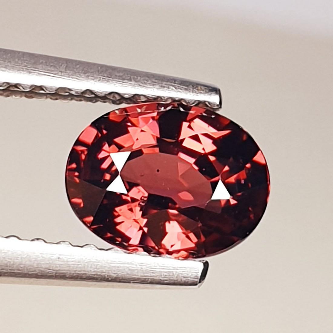 Natural Rhodolite Garnet Oval Cut 1.21 ct: No Reserve! Title: Natural Rhodolite Garnet Oval Cut 1.21 ct Color/Clarity: VVS - VS Gemstones: Gemstones Carat Weights: 1.21 Size/Dimensions: 7.00 x 5.30 x 3.70 Additional Information: Oval - Burma S