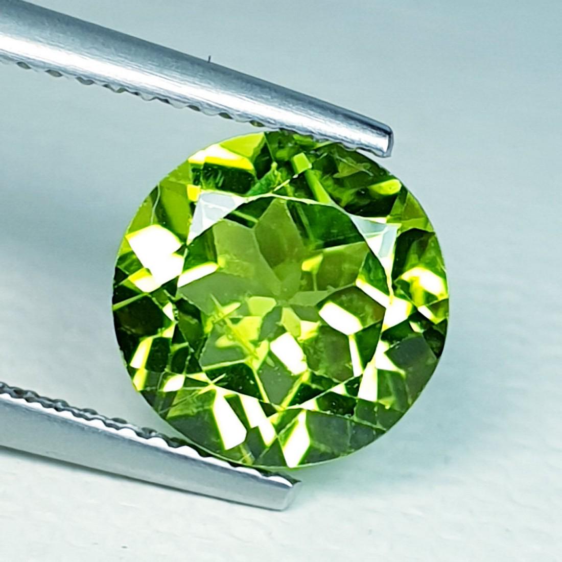 Natural Peridot Round Cut 2.98 ct: No Reserve! Title: Natural Peridot Round Cut 2.98 ct Color/Clarity: VVS Gemstones: Loosegemstone Carat Weights: 2.98 Size/Dimensions: 9.00 x 9.00 x 5.50 Additional Information: Round - Pakistan Shippi