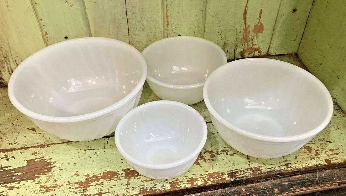 VINTAGE 1940's FIRE-KING IVORY WHITE SWIRL MIXING BOWLS (1 of 6)