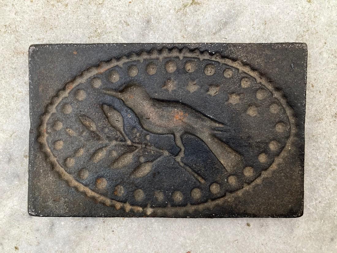 19thc cast iron bird mold: Title: 19thc cast iron bird mold Dimensions:4 7/8” x 3” x 1/4” thick. Provenance/Additional Info: Good used condition. Old uncleaned finish. Shipping: Domestic: Flat-rate of $12.00 to anywhere w