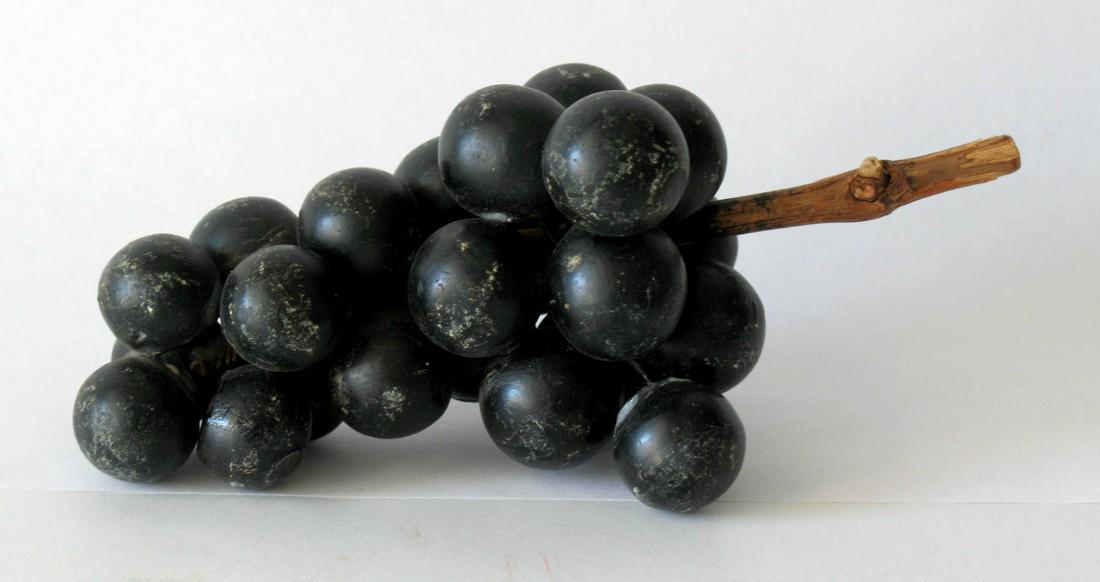 Vintage cluster of black stone grapes. (1 of 1)