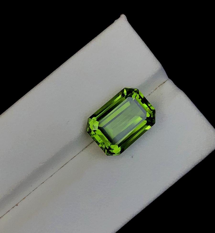 Peridot Gemstone , Natural Peridot Gemstones - 8.62 (1 of 8)