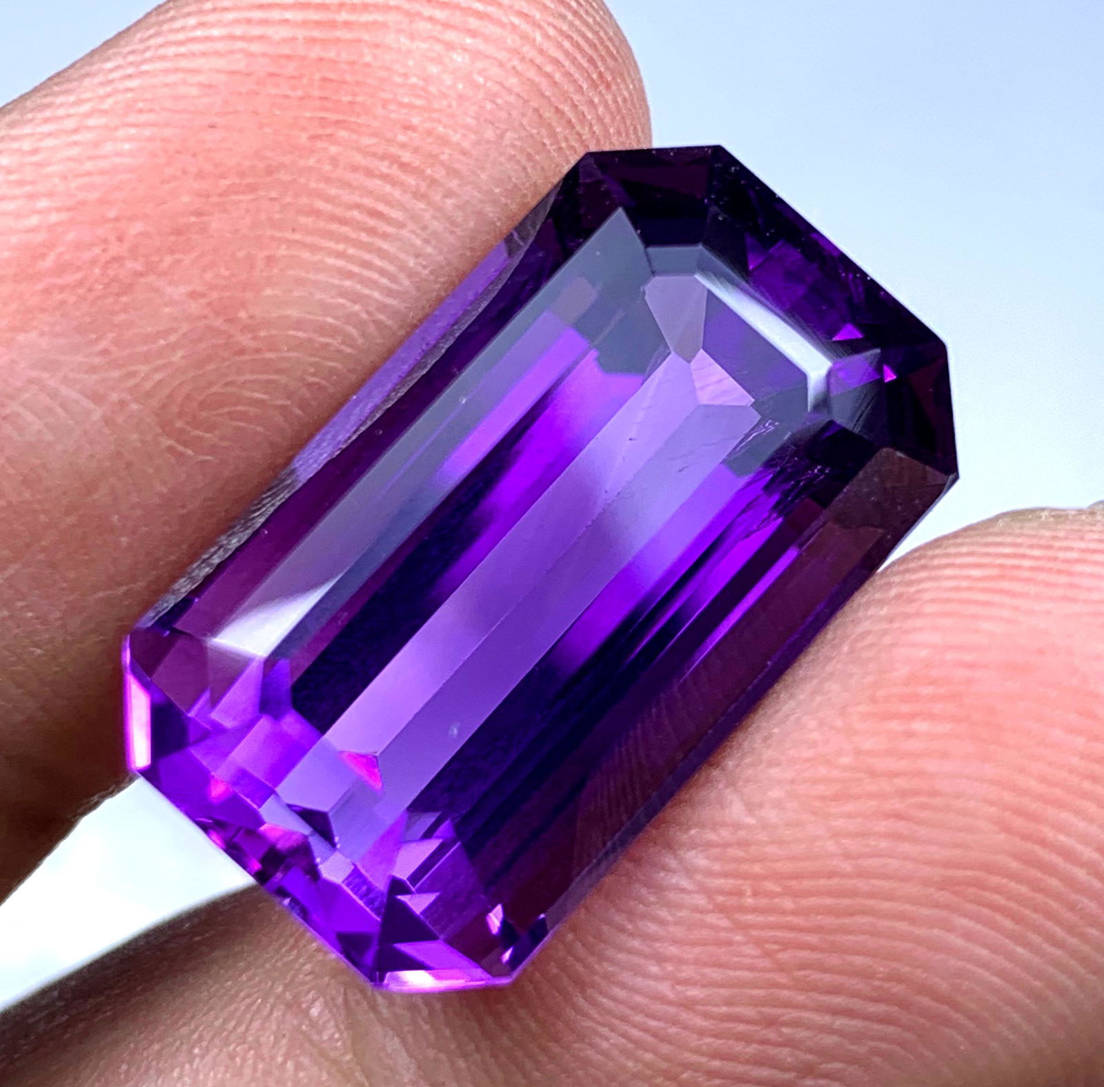 Amethyst Gemstone Pinkish Purple Color, Top Quality: Gem type: Amethyst Carat weight: 21 Description Amethyst Gemstone Pinkish Purple Color, Top Quality Emerald Cut, For Ring and Necklace - 21 CT - 22x13x11 MM Gem : Amethyst Color : Purple Pink Cut : Em