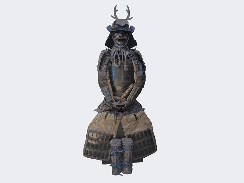 A very beautiful Japanese Samurai Yoroihitsu from the: A very beautiful Japanese Samurai Yoroihitsu from the Maru ni Mitsuha clan.A very beautiful Japanese samurai Yoroihitsu from the Maru ni Mitsuha clan. Made in the Meij period 1868/1912 very nicely mad