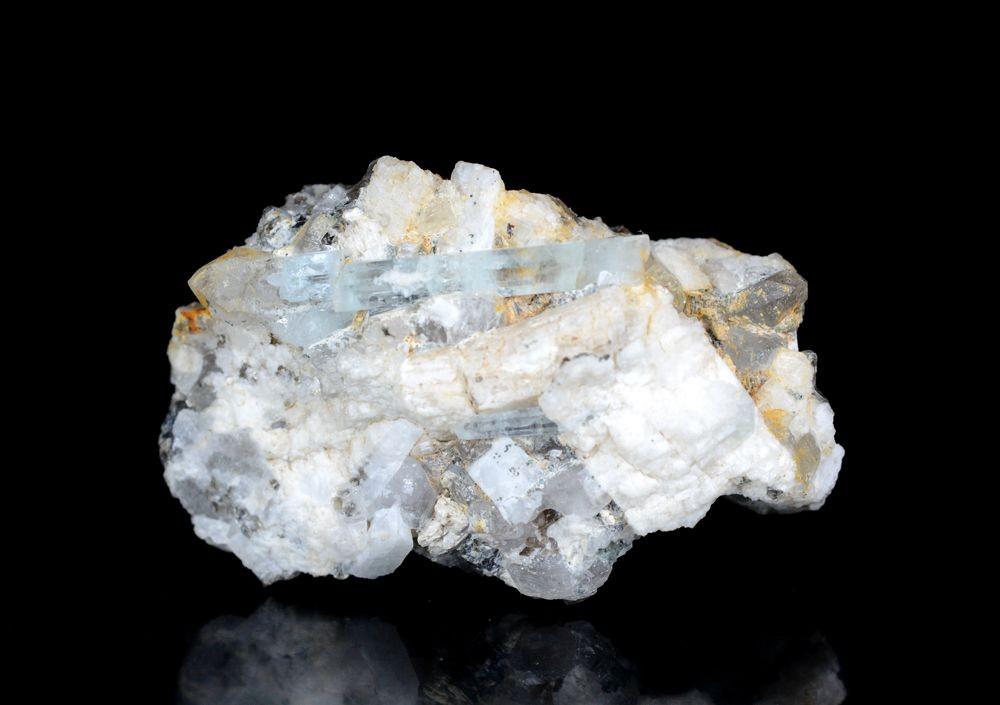 52 Gram Beautiful Natural Aquamarine With Feldsper: Title:52 Gram Beautiful Natural Aquamarine With Feldsper Specimen Weight: 52 Gram Size/Dimensions: 58x37x29 mm Origin: Pakistan Reserve: $20.00 Shipping: Domestic: Flat-rate of $15.00 to anywhere with