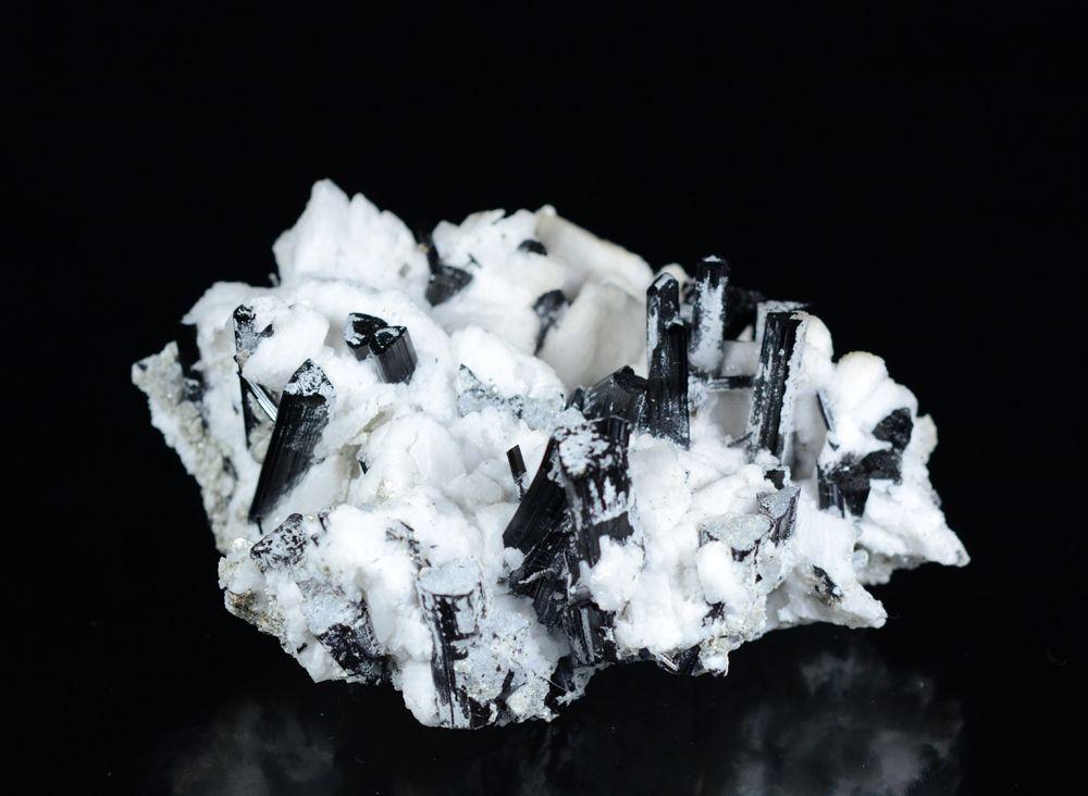 429 Gram Gorgeous Plate Shape Natural Tourmaline: Title:429 Gram Gorgeous Plate Shape Natural Tourmaline Crystals On Feldspar Specimen Weight: 429 Gram Size/Dimensions: 120x84x56 mm Origin: Pakistan Reserve: $80.00 Shipping: Domestic: Flat-rate of $2