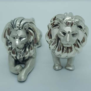 925 Silver Plated Lion statue: Title: 925 Silver Plated Lion statueDescription: 925 Silver Plated Lion Statue. Lion sizes: 3.1x2.5 inch and 4.3x1.9 inch. Will be shipped registered with tracking number.Materials: Polyster Silver