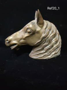 Horse bust in bronze: Title: Horse bust in bronzeDescription: A magnificent horse bust in bronze,the beautiful piece to decorate at living area.Date/period: early 20th centuryDimension: 31cmMaterial:bronze Reserve: