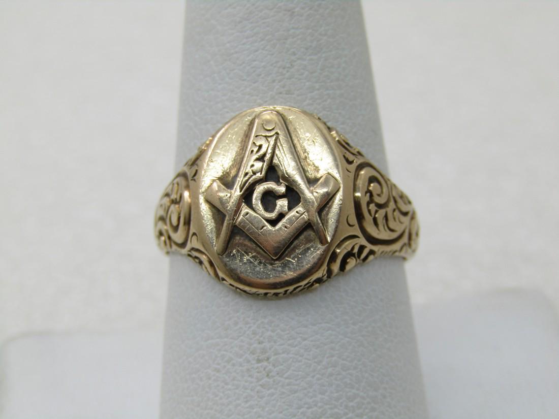 Victorian 10kt-12kt Masonic Ring, Sz. 9.5, 7.24gr: Victorian 10kt-12kt Masonic Ring, Sz. 9.5, 7.24gr, Flat top with raised Masonic Insignia, Victorian scrolled shoulders. The top of the ring is appx. 15mm by 12.5mm and the band is appx. 12mm at top sh