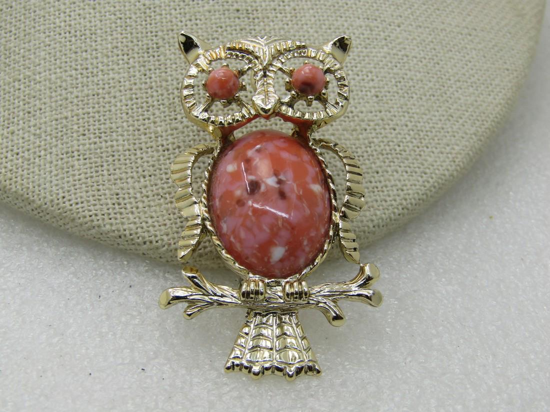 Vintage Gerry's Owl Brooch, Salmon Stones,Gold Tone: Vintage Gerry's Owl Brooch, Salmon Stones,Gold Tone 2.25" by 1.25" , Faux salmon colored agate with matching eyes. The head sticks out from the body. 1960's-1970's. Very good condition. (INV. W.2.7-20