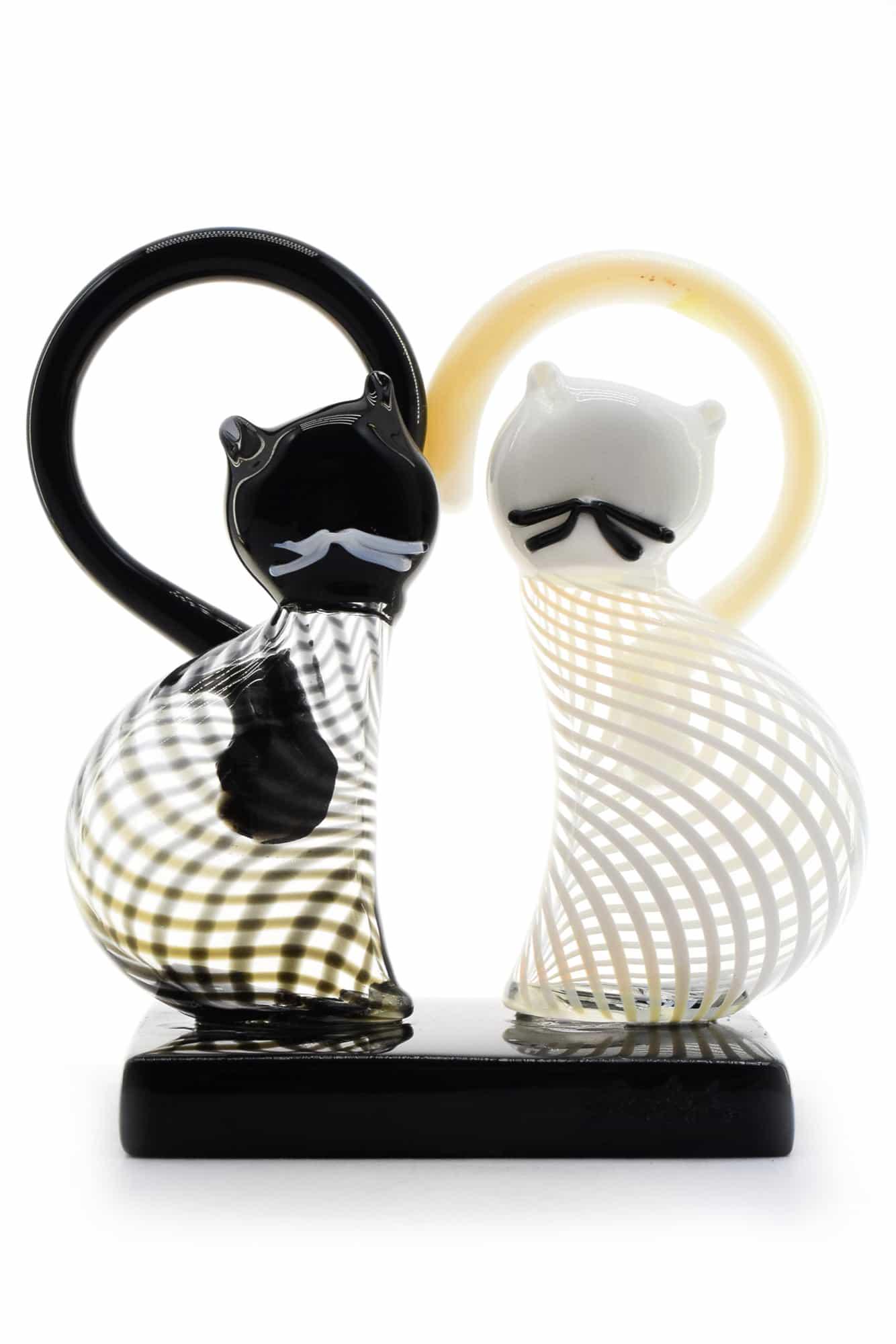 Murano Glass Cats Sculpture Signed: Title: Murano Glass Cats Sculpture Signed Maker: De Mio Giuliano Origin: Murano Date/Period: 2020 Material: glass Size: 9 x 8,5 cm 110 grams Additional Information: Original sculpture representing 2 c
