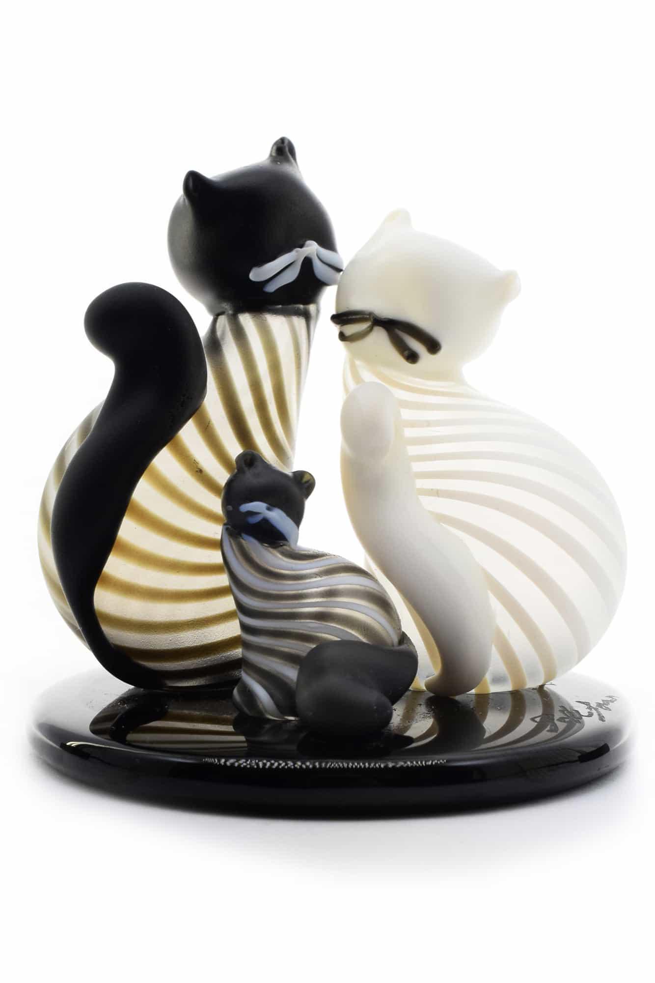 Murano Glass Cats Sculpture Signed: Title: Murano Glass Cats Sculpture Signed Maker: De Mio Giuliano Origin: Murano Date/Period: 2020 Material: glass Size: 7 x 7 cm 110 grams Additional Information: Original sculpture representing 3 cat