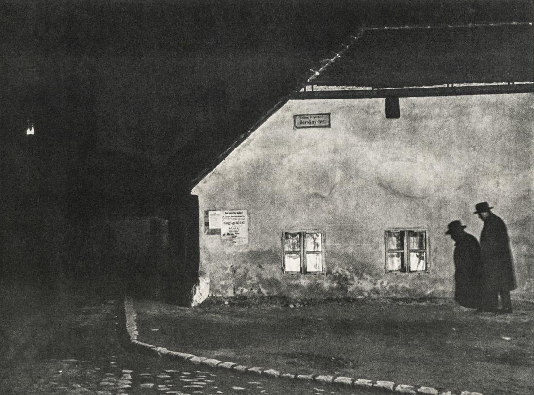 ANDRE KERTESZ - Bocskay Ter, Budapest, 1914 (1 of 1)