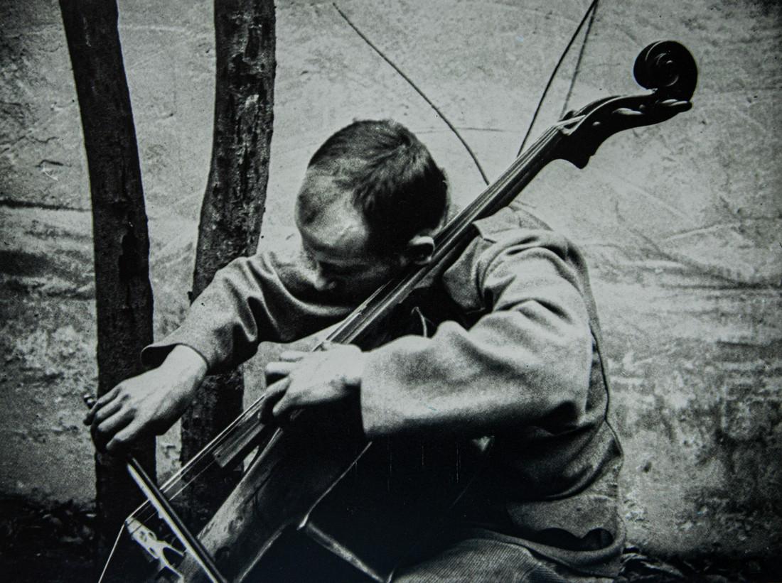 ANDRE KERTESZ - Cellist, 1916 (1 of 1)