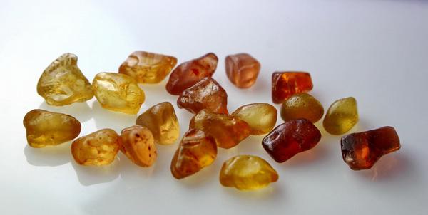 Natural & unheated~ Honey Chrysoberyl Rough Lot: Title: Natural & unheated~ Honey Chrysoberyl Rough Lot Color/Clarity: Brown Type: Rough Carat Weight: 50.45 Cts Size/Dimensions: 10x6x4 mm Reserve: $15.00 Shipping: Domestic: Flat-rate of $15.00