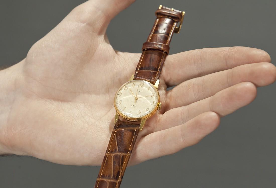 Zaria Mechanical Vintage Men Wrist Watch / Russian: Materials gold, stainless steel, leather, Mechanical Wrist Watch, vintage watch men, soviet watch, watch more Zaria Mechanical Vintage Men Wrist Watch / Russian Antique Unisex White USSR Watches / Uni