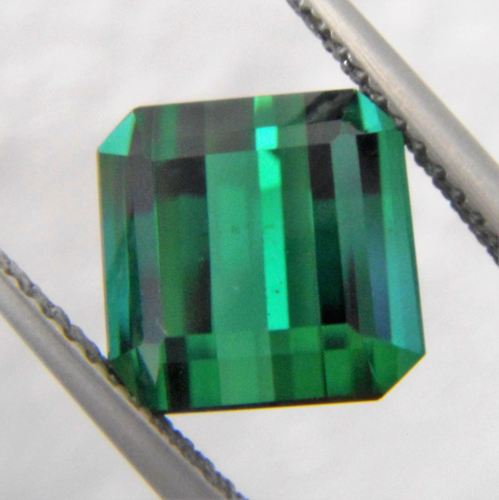 Green Tourmaline Certified- 4.42 ct (1 of 9)