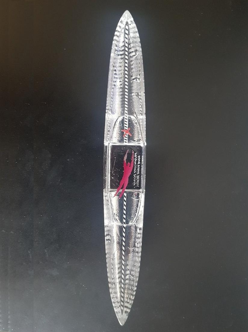 Kosta Boda - Bertil Vallien boat Drifter: Title: Kosta Boda - Bertil Vallien boat Drifter Date/Period: 2020 Dimensions: 28 x 4 x 5 cm (L x W x H) Material: Glass Description: Kosta Boda boat Drifter, made by world-famous glass artist Bertil V