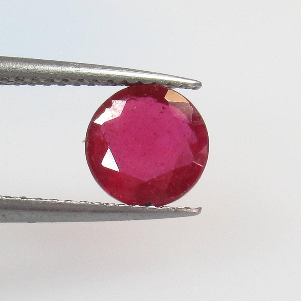 1.52 Ct Natural Red Ruby Round Cut (1 of 2)