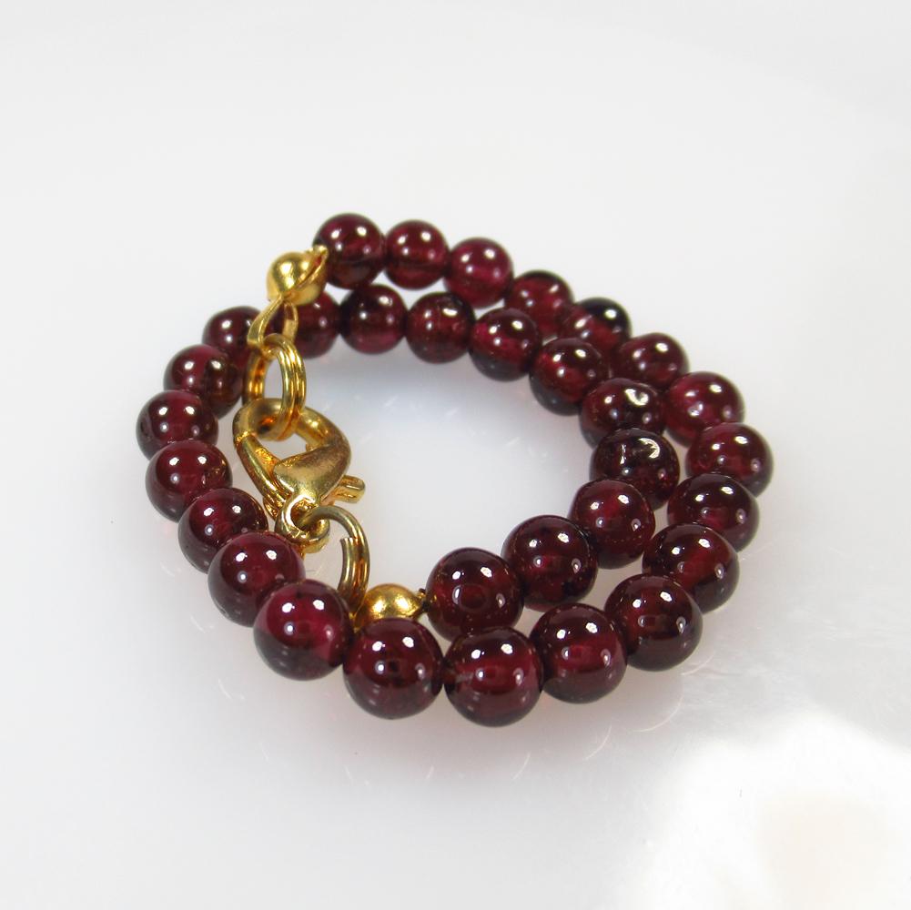 39.33 Ct Natural 31 Drilled Garnet Round Beads Bracelet: No Reserve! Title: 39.33 Ct Natural 31 Drilled Garnet Round Beads Bracelet Stone Clarity: Opaque Gemstones: Natural Garnet Bracelet Carat Weights: 39.33 Size/Dimensions: 4.60 - 4.90 mm / 31 PC's Addit