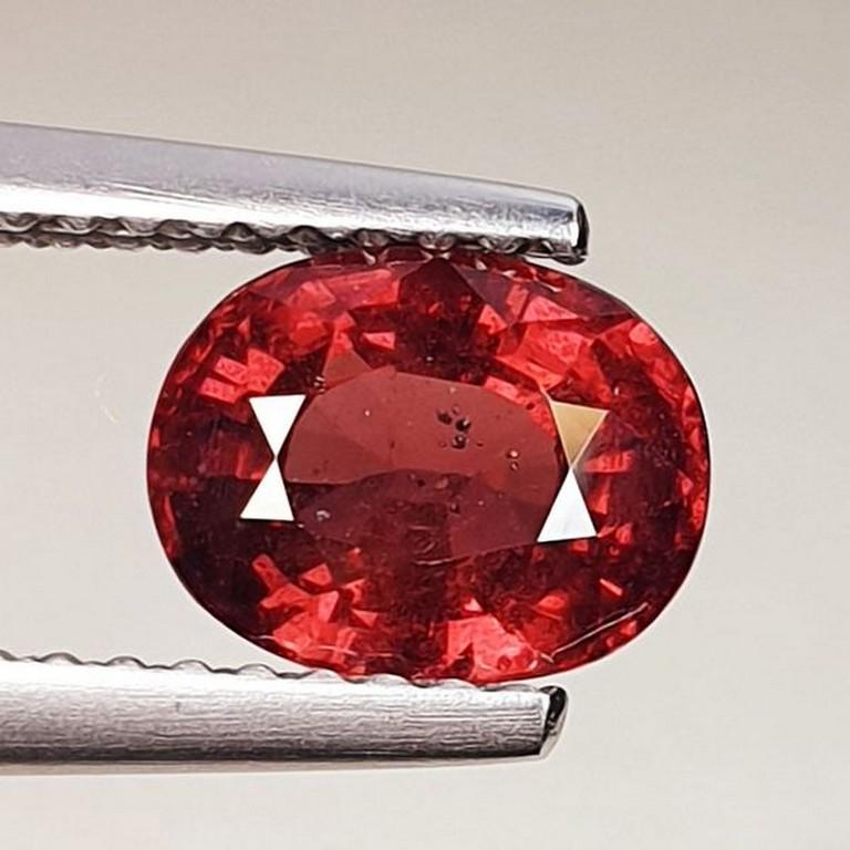 Natural Rhodolite Garnet Oval Cut 1.55 ct: No Reserve! Title: Natural Rhodolite Garnet Oval Cut 1.55 ct Color/Clarity: VVS - VS Carat Weight: 1.55 Size/Dimensions: 8.00 x 6.40 x 3.40 Additional Information: Oval - Burma Shipping: Domestic: Fl