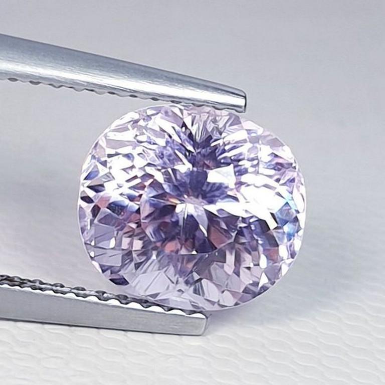 Natural Peridot Triangle Cut 1.85 ct (1 of 4)