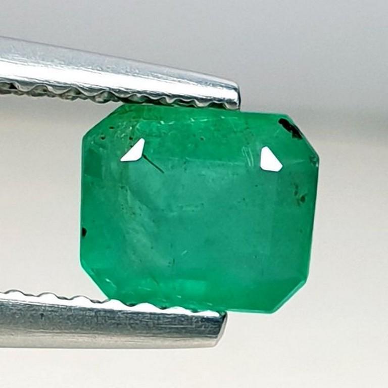 Natural Emerald Oval Cut 1.03 ct (1 of 4)