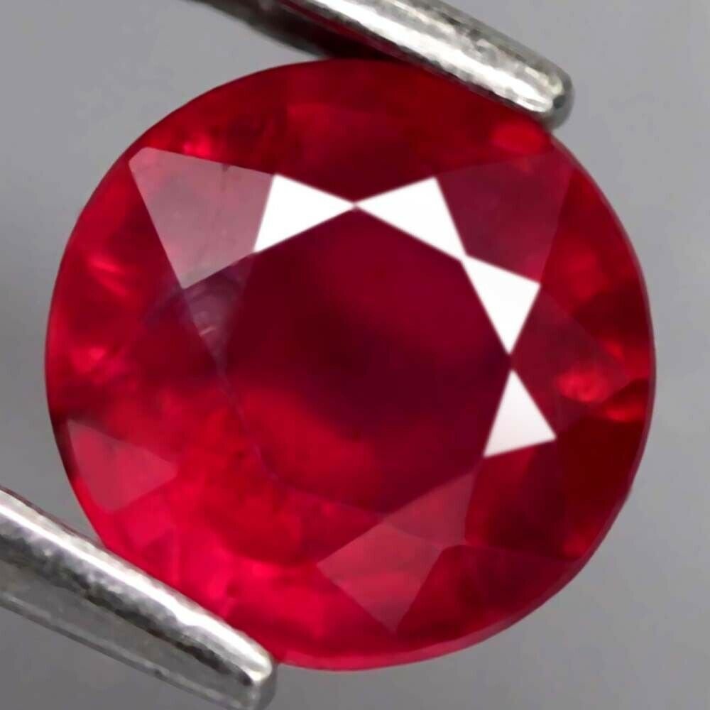 2,27 cts Natural Round Blood Red Ruby (1 of 3)