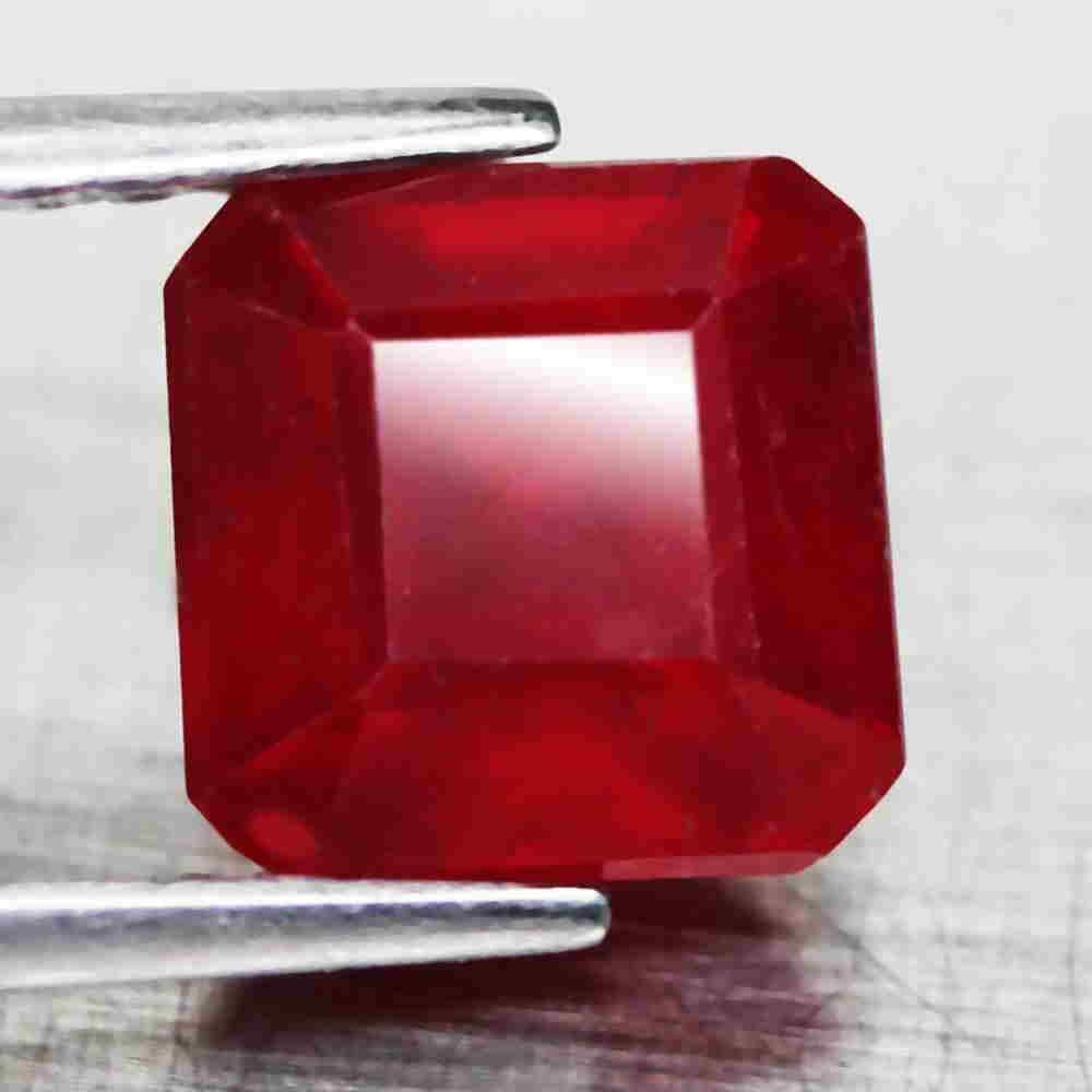 2,33 cts Natural Big Scissor Cut Blood Red Ruby (1 of 3)