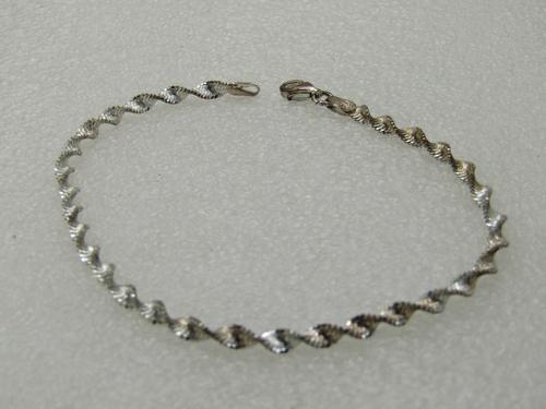 Vintage Sterling Twisted Herringbone 8" Bracelet, Italy: Vintage Sterling Twisted Herringbone 8" Bracelet, Italy, 3mm wide, 2.77 gr., lobster clasp. Herringbone chain has diamond cut accents. Very good condition, light oxidation that can be clean, can be wo