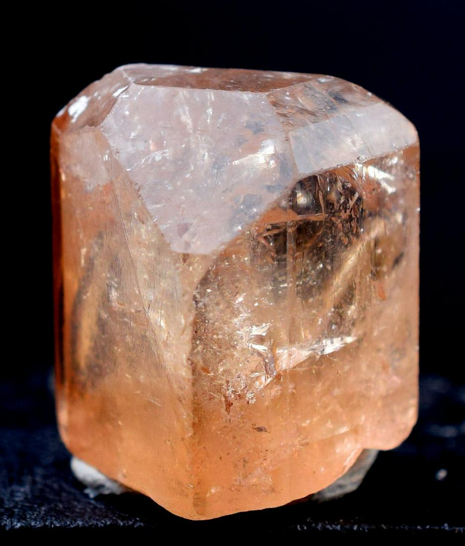 Topaz Crystal ,Double Terminated Damage Free Natural: Materials: Topaz, Crystal Read the full description Description Topaz Crystal ,Double Terminated Damage Free Natural Topaz Crystal From Pakistan - Weight : 14 Gram Size : 20*18*16 mm Treatment : Natur