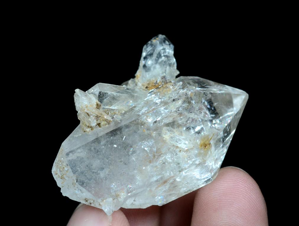 21 Gram Intresting Damage Free Natural Quartz Crystal: Title:21 Gram Intresting Damage Free Natural Quartz Crystal Specimen Weight: 21 Gram Size/Dimensions: 40x30x19 mm Origin: Pakistan Reserve: $15.00 Shipping: Domestic: Flat-rate of $15.00 to anywhere w
