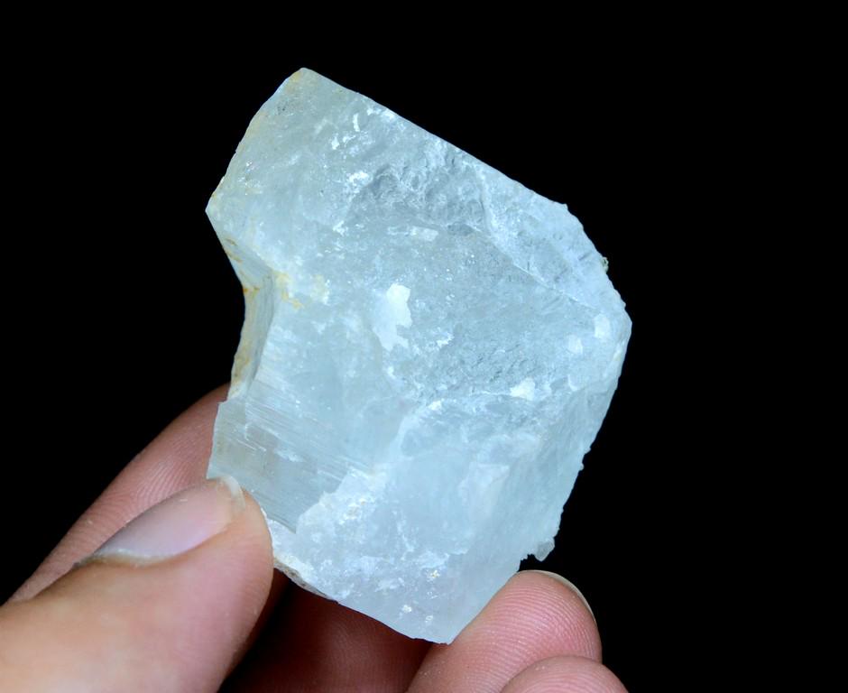 32 Gram Intresting Natural Aquamarine Specimen: Title:32 Gram Intresting Natural Aquamarine Specimen Weight: 32 Gram Size/Dimensions: 37x32x24 mm Origin: Pakistan Reserve: $20.00 Shipping: Domestic: Flat-rate of $15.00 to anywhere within the contig