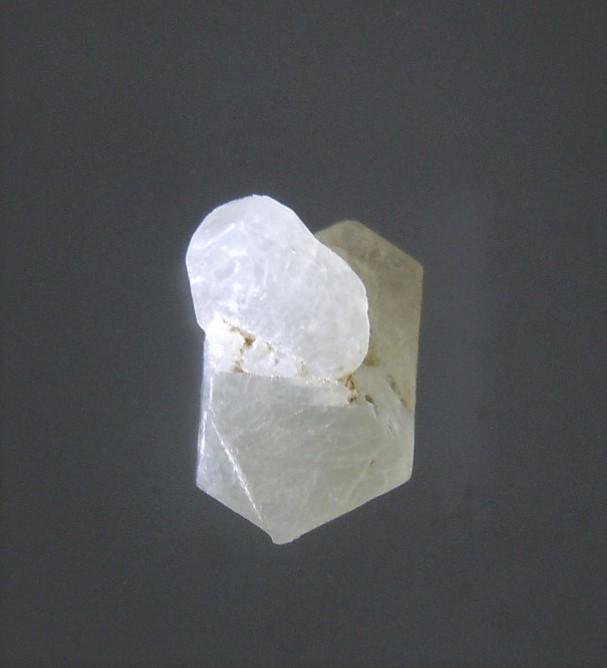 0.95 CT RARE WHITE SAPPHIRE - UNTREATED GEMSTONE: No Reserve! Title: 0.95 CT RARE WHITE SAPPHIRE - UNTREATED GEMSTONE Origin: Zazafotsy Quarry, Ihosy Dist. Ihorombe, Madagascar Size: 0.6x0.42x0.36 cm / 0.19 gram rare white, twinned sapphire crystal S