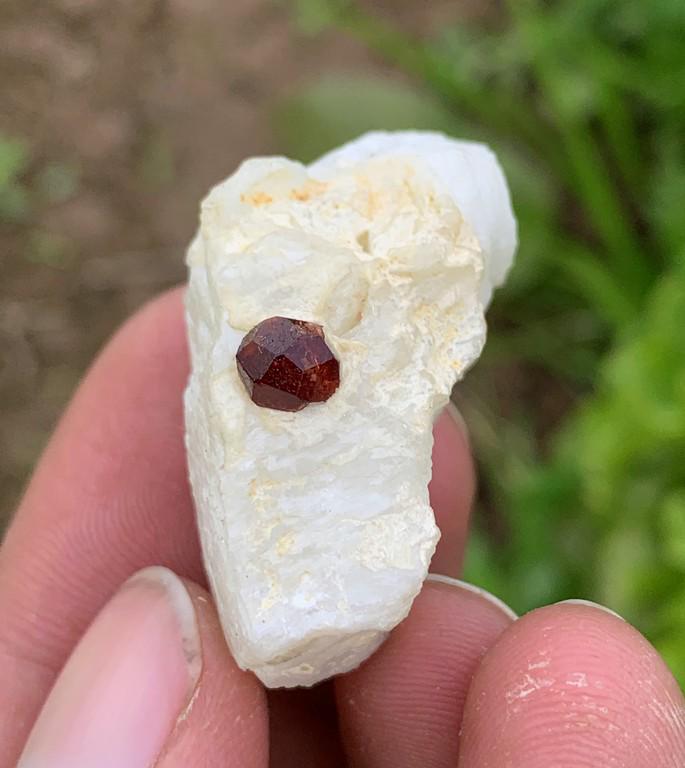 13 Gram Stunning Natural Garnet With Feldspar Specimen: No Reserve! Title: 13 Gram Stunning Natural Garnet With Feldspar Specimen Treatment: Natural Weight: 13 Gram Size/Dimensions: 34x19x18 mm Origin: Pakistan Shipping: Domestic: Flat-rate of $15.00 to an