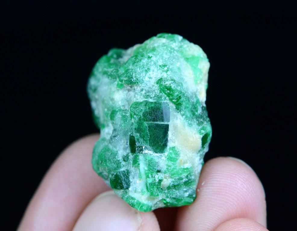 13 Gram Stunning Natural Emerald Specimen: Title:13 Gram Stunning Natural Emerald Specimen Weight: 13 Gram Size/Dimensions: 28x24x15 mm Origin: Pakistan Reserve: $20.00 Shipping: Domestic: Flat-rate of $15.00 to anywhere within the contiguous 