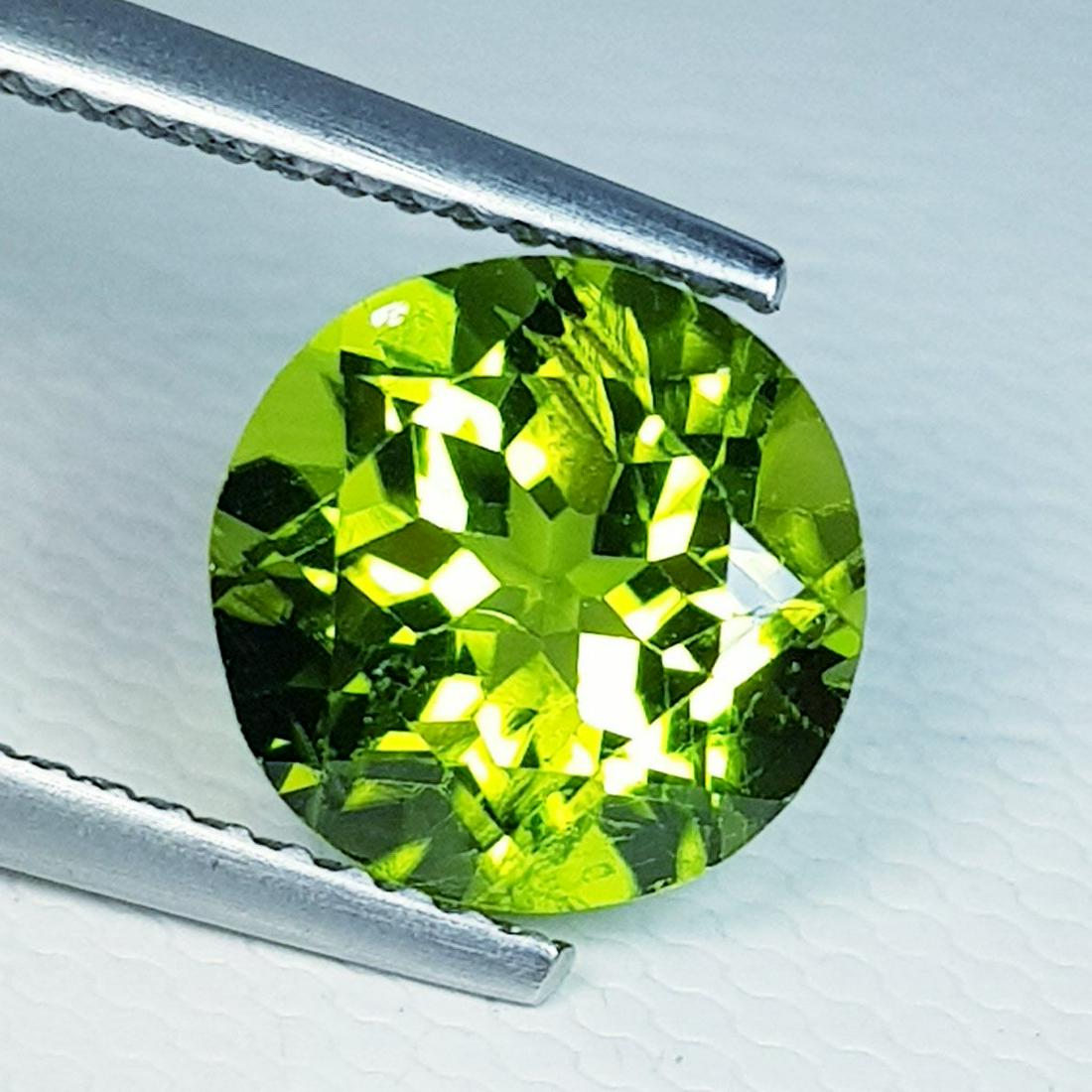 Natural Peridot Round Cut 3.62 ct: No Reserve! Title: Natural Peridot Round Cut 3.62 ct Color/Clarity: VVS Gemstones: Loosegemstone Carat Weights: 3.62 Size/Dimensions: 9.00 x 9.00 x 6.20 Additional Information: Round - Pakistan Shippi
