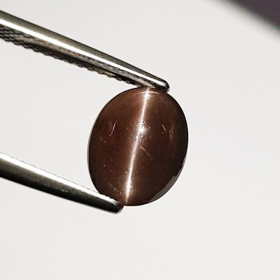 2.97 ct Natural Scapolite Cat's Eye: No Reserve! Title: 2.97 ct Natural Scapolite Cat's Eye Color/Clarity: Opaque Gemstones: Loosegemstone Carat Weights: 2.97 Size/Dimensions: 10.10 x 8.30 x 5.00 Additional Information: Oval - Africa Shi