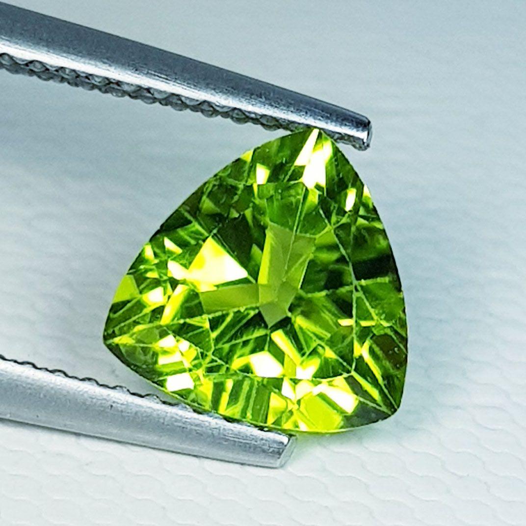 Natural Peridot Triangle Cut 1.76 ct (1 of 5)