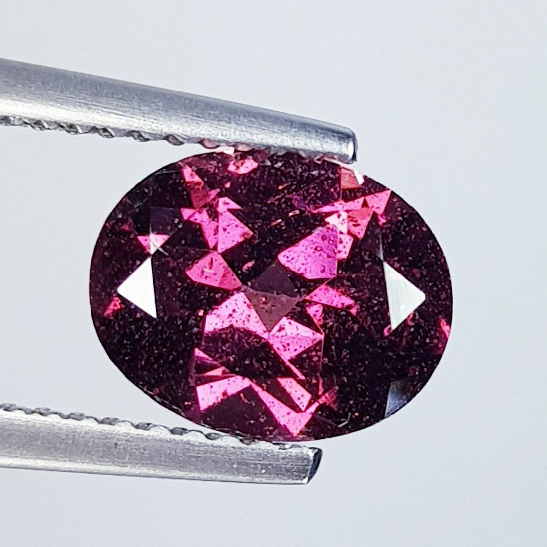 Natural Rhodolite Garnet Oval Cut 2.12 ct: No Reserve! Title: Natural Rhodolite Garnet Oval Cut 2.12 ct Color/Clarity: VVS - VS Gemstones: Gemstones Carat Weights: 2.12 Size/Dimensions: 8.80 x 7.10 x 4.30 Additional Information: Oval - Burma S