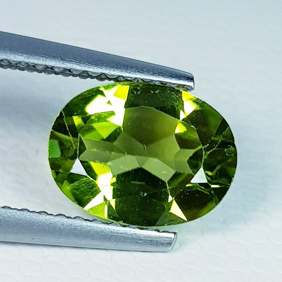 Natural Peridot Oval Cut 1.76 ct (1 of 5)